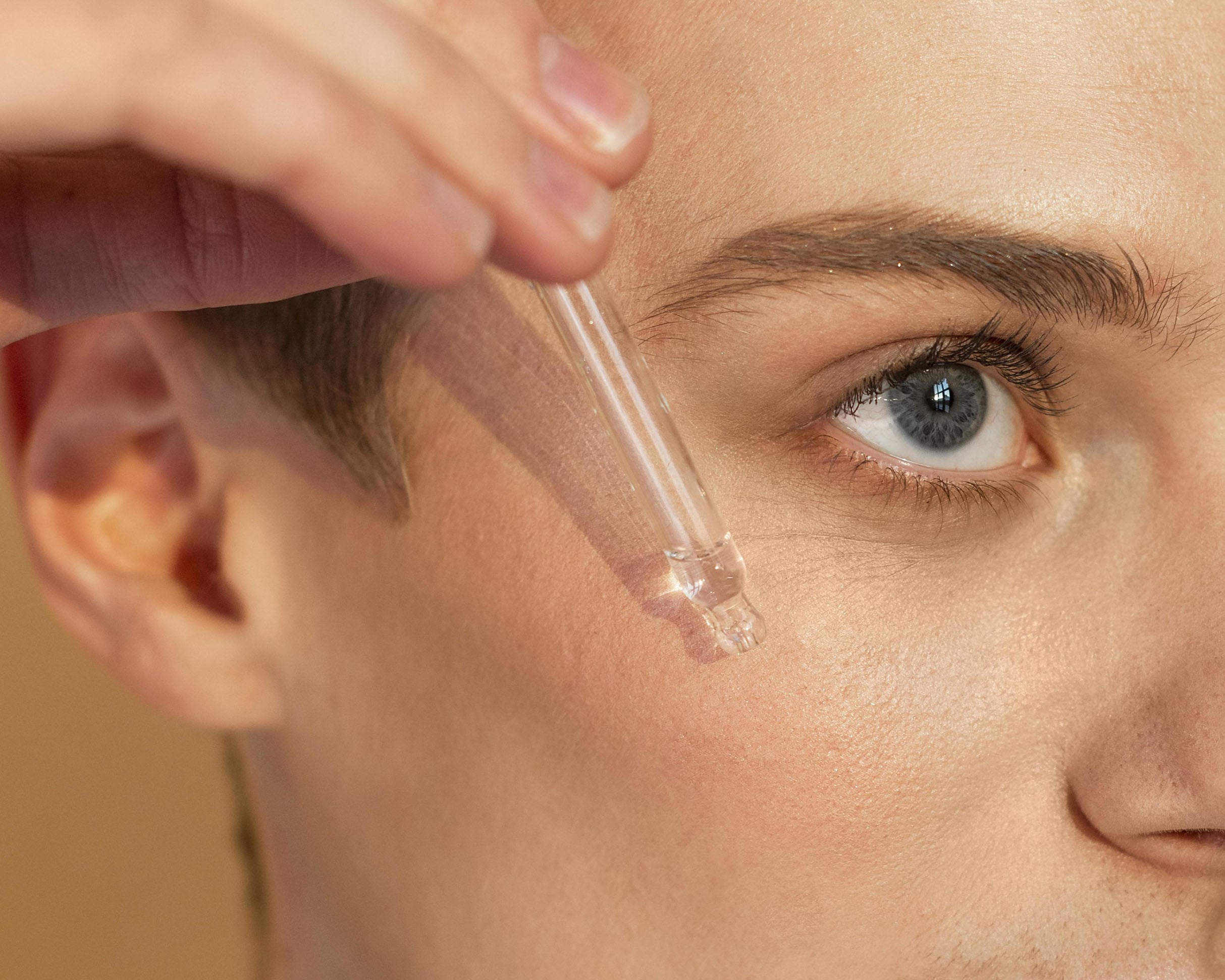 Comment choisir et appliquer un sérum visage pour une peau parfaite