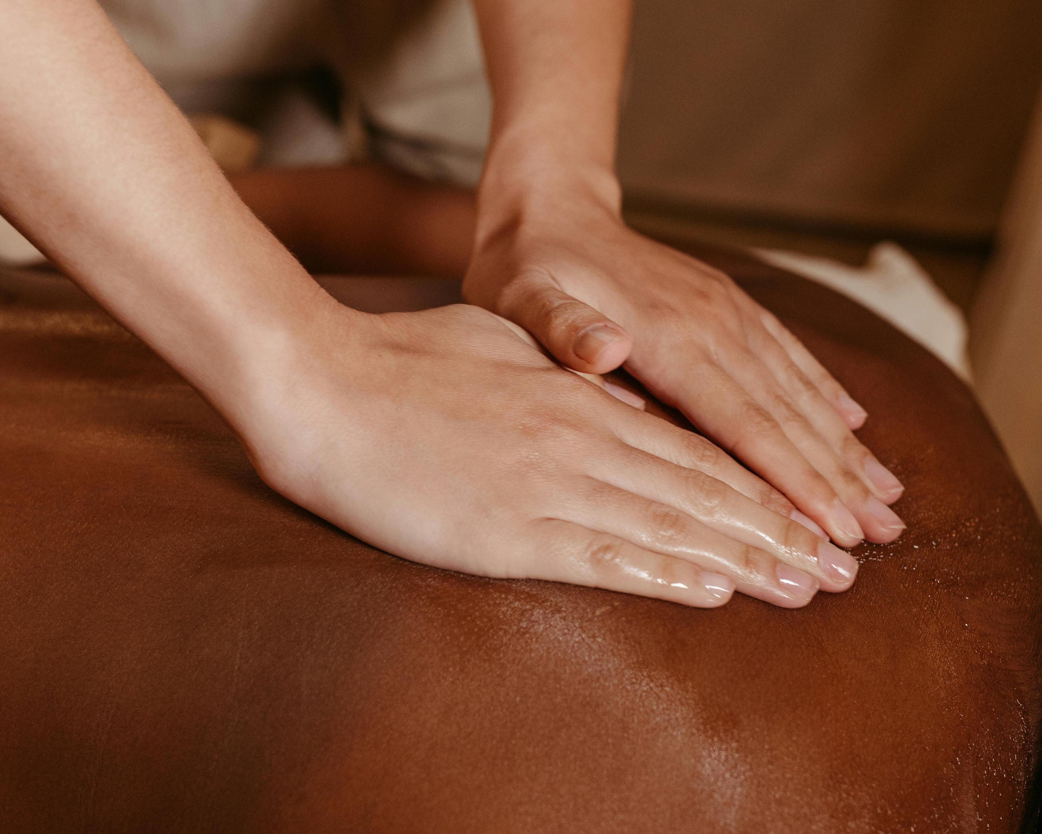 Les 10 Massages Corporels Incontournables et leurs bienfaits pour la peau