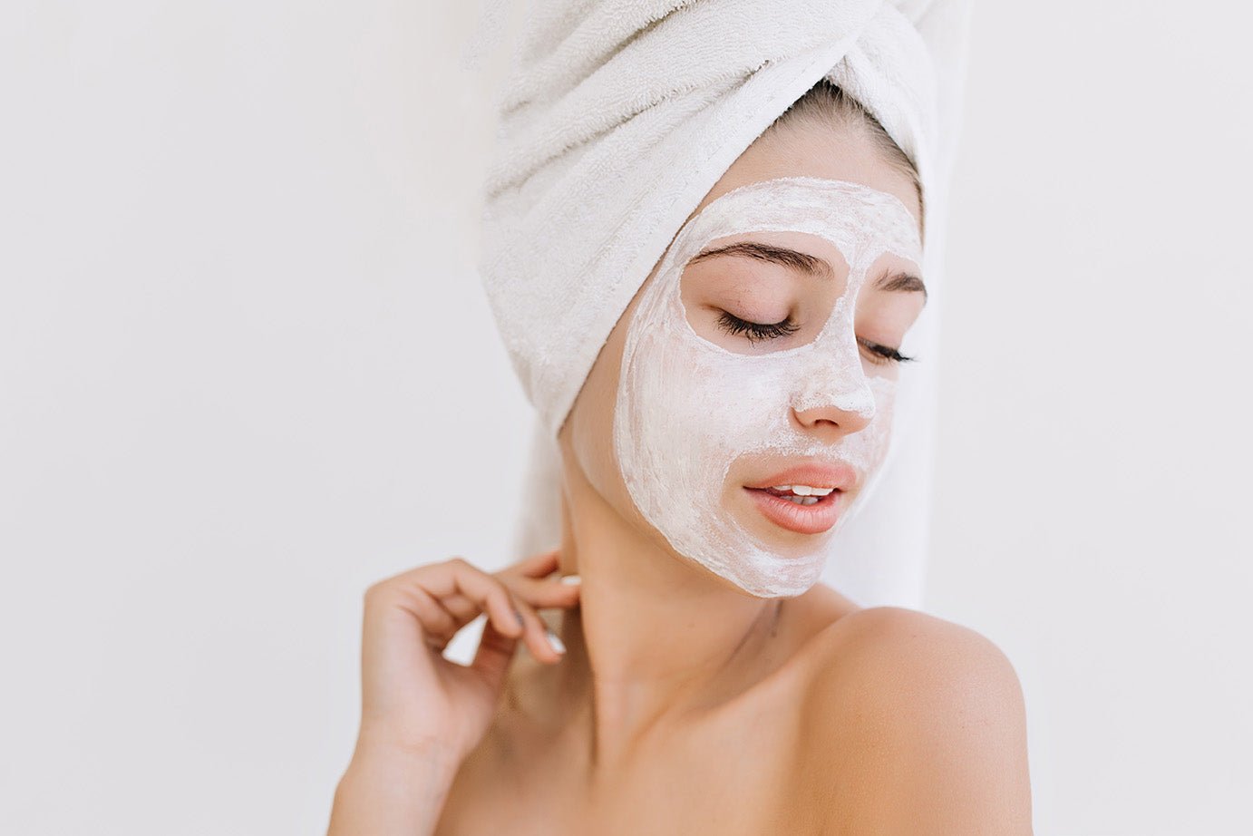 Femme avec un masque sur le visage
