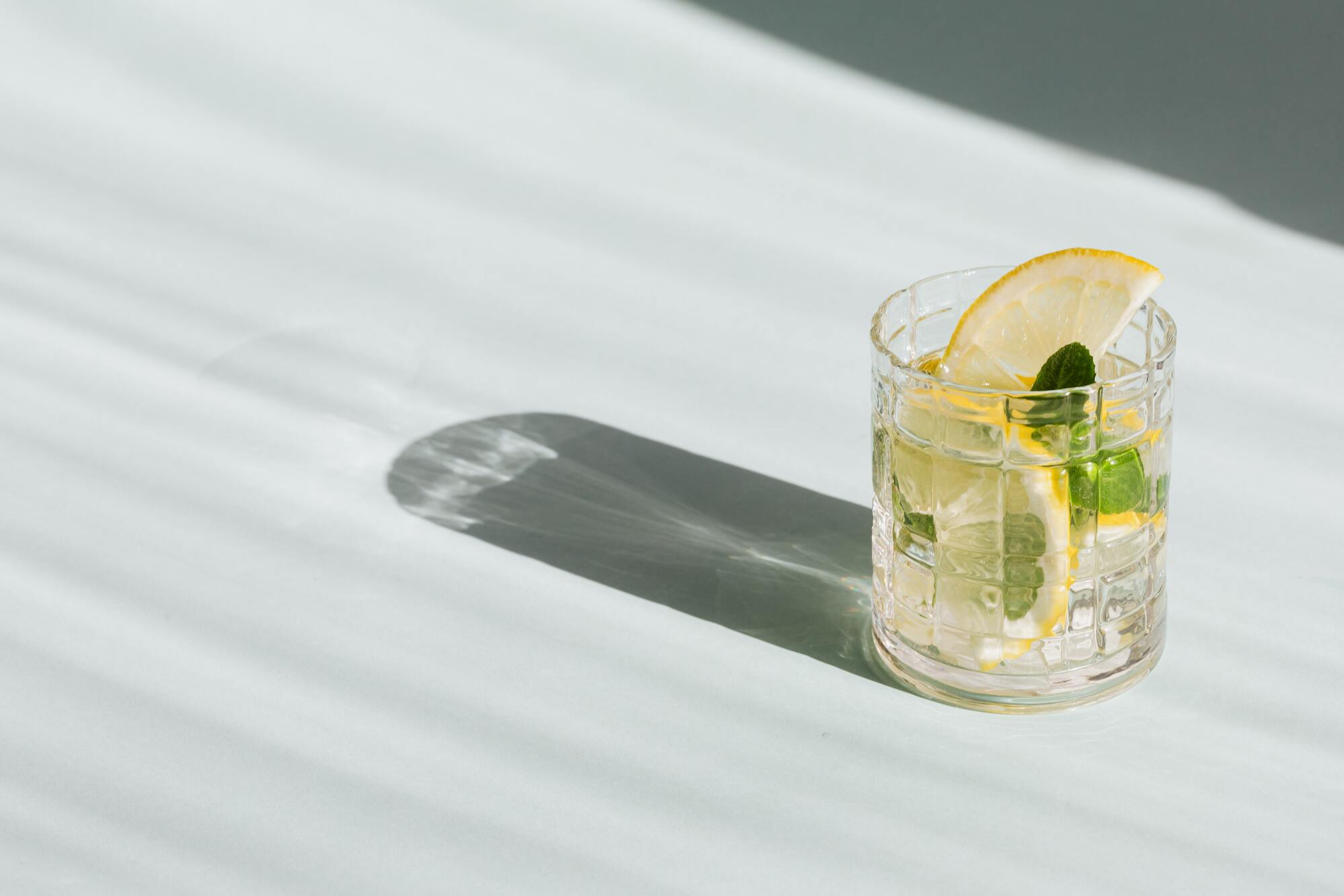 Thé blanc glacé : 5 recettes de cocktails pour l’été